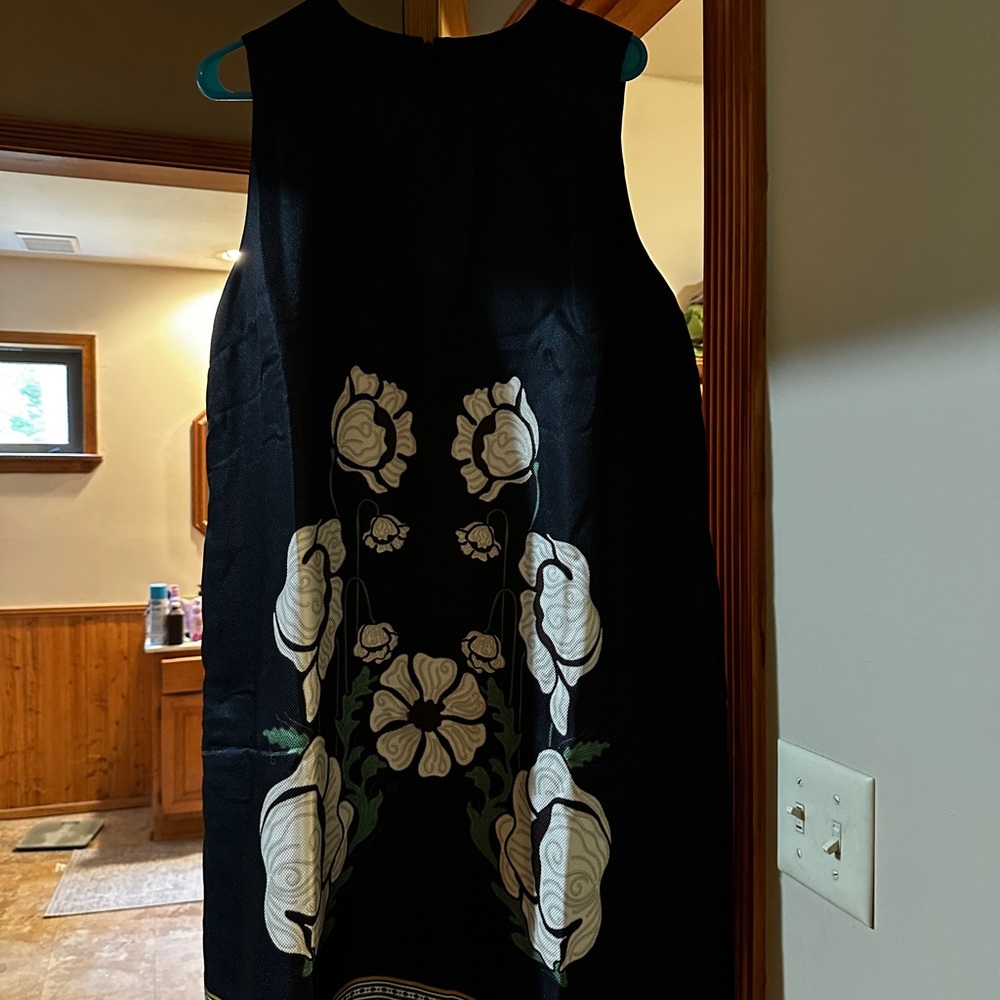Tuckernuck Black and White Sheath Midi Dress Sleeveless Crew Neck